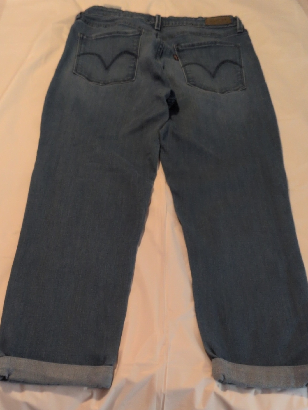 Levi’s Light Wash Rolled Hem Capri Jeans Straight Leg Medium Blue Levis Jeans - Picture 2 of 5
